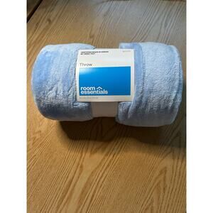 New Room Essentials Plush Fleece Throw Blanket Baby Blue size 50”x60”